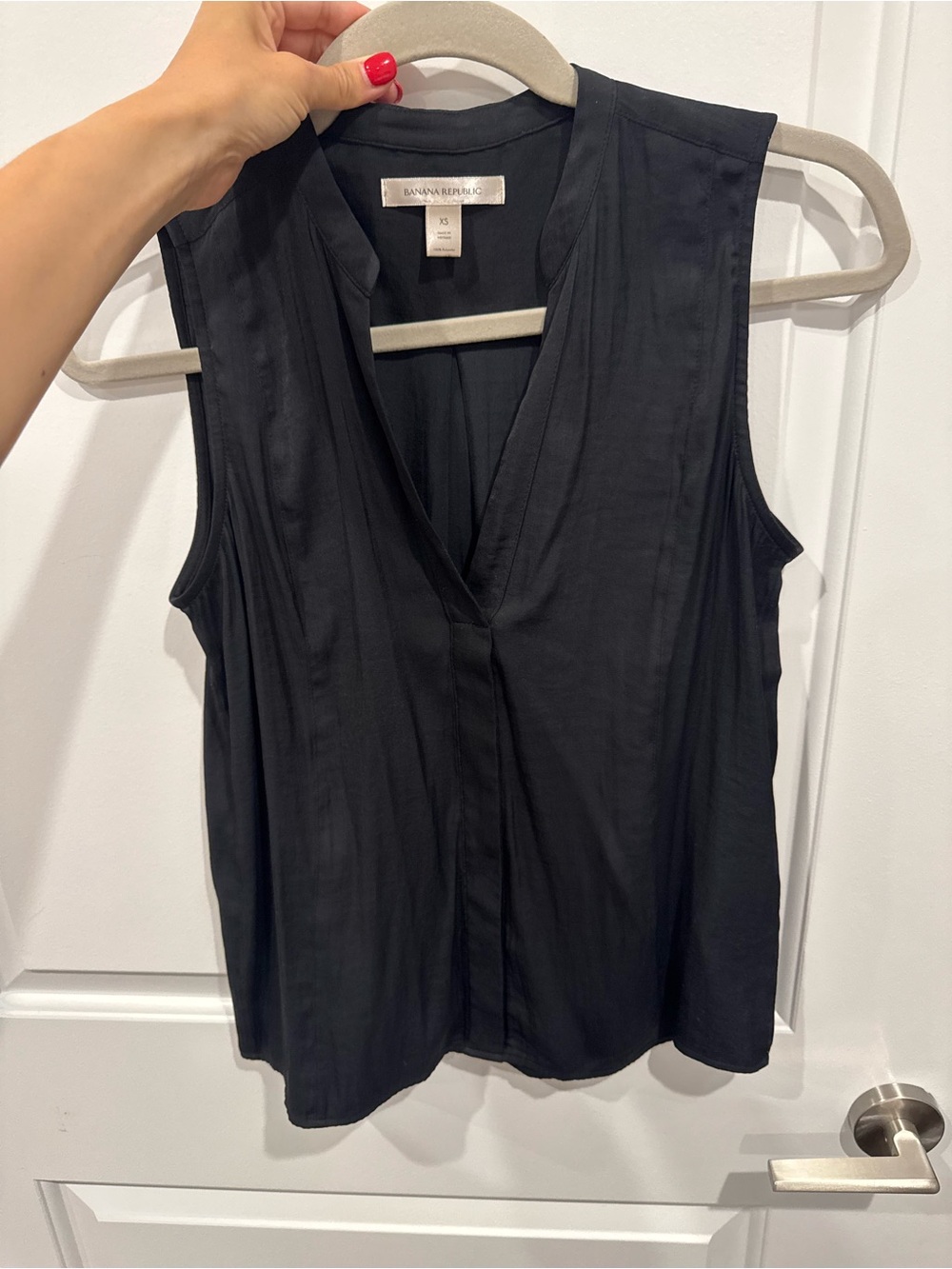 Banana Republic Black Sleeveless V-Neck Blouse XS